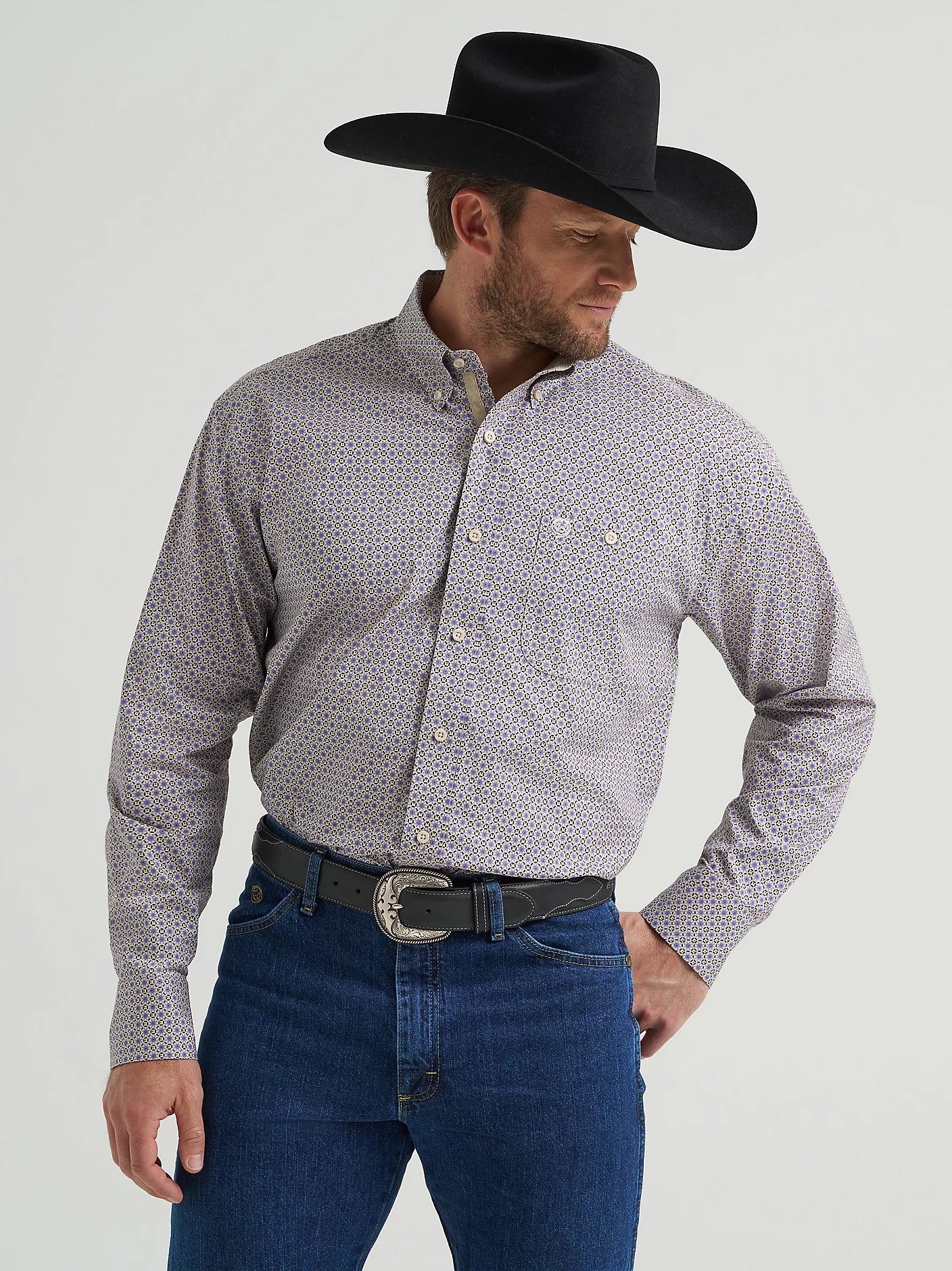 WRANGLER® GEORGE STRAIT™ LONG SLEEVE BUTTON DOWN ONE POCKET SHIRT